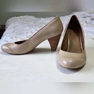 Kennenth Cole Leather Neutral Cream Round Toe Stacked 3" Heel Sz 8